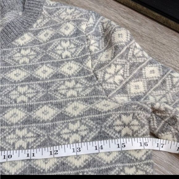 Gap Lambswool Snowflake Sweater  - Picture 6 of 11